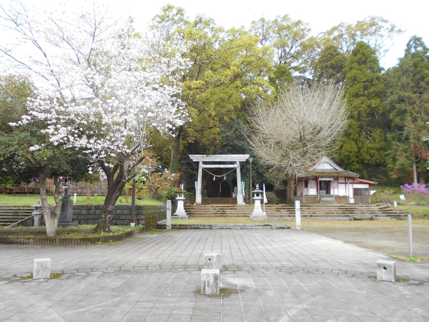 照日神社境内