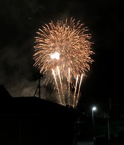野方の夜空に花火